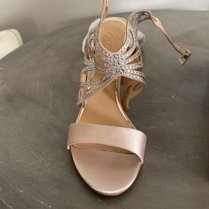 Beautiful sandals never worn. Very comfortable and stylish.